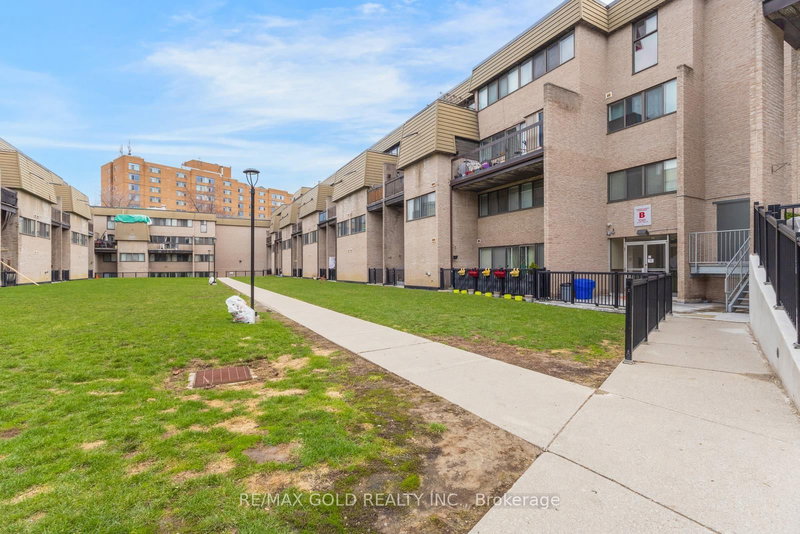 235 - 2095 Roche Crt, Mississauga, L5K 2C8 | Image 2