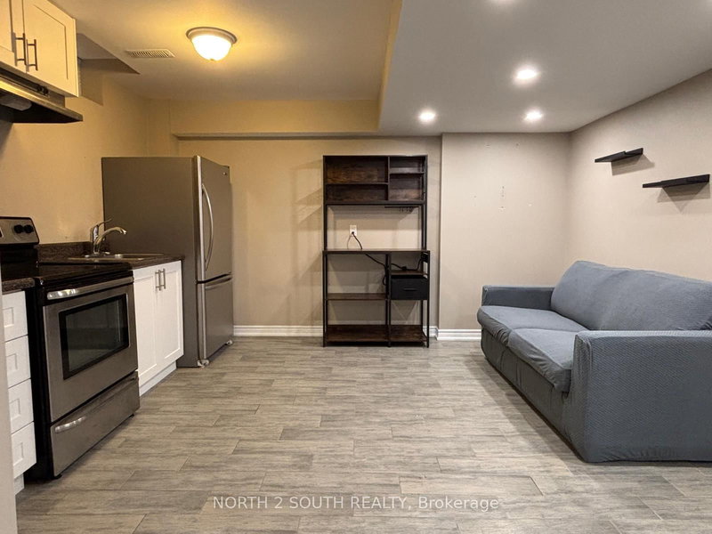 Bsmt - 23 Vanwood Cres, Brampton, L6P 2X3 | Image 2