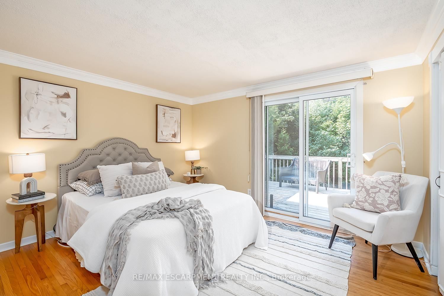 Detached House for sale at 652 Ardleigh Crescent, Burlington, Ontario, L7L 4K8 - Appleby - MLS: W12975286