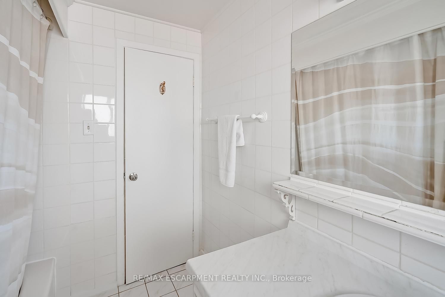 Detached House for sale at 652 Ardleigh Crescent, Burlington, Ontario, L7L 4K8 - Appleby - MLS: W12975286