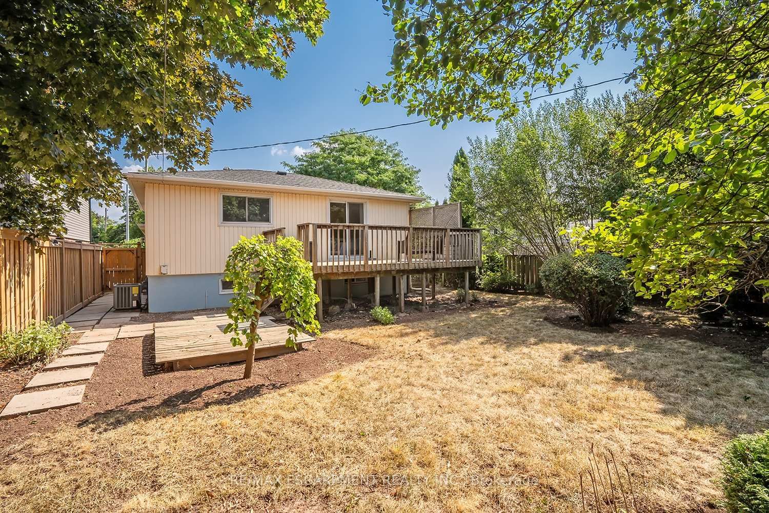 Detached House for sale at 652 Ardleigh Crescent, Burlington, Ontario, L7L 4K8 - Appleby - MLS: W12975286