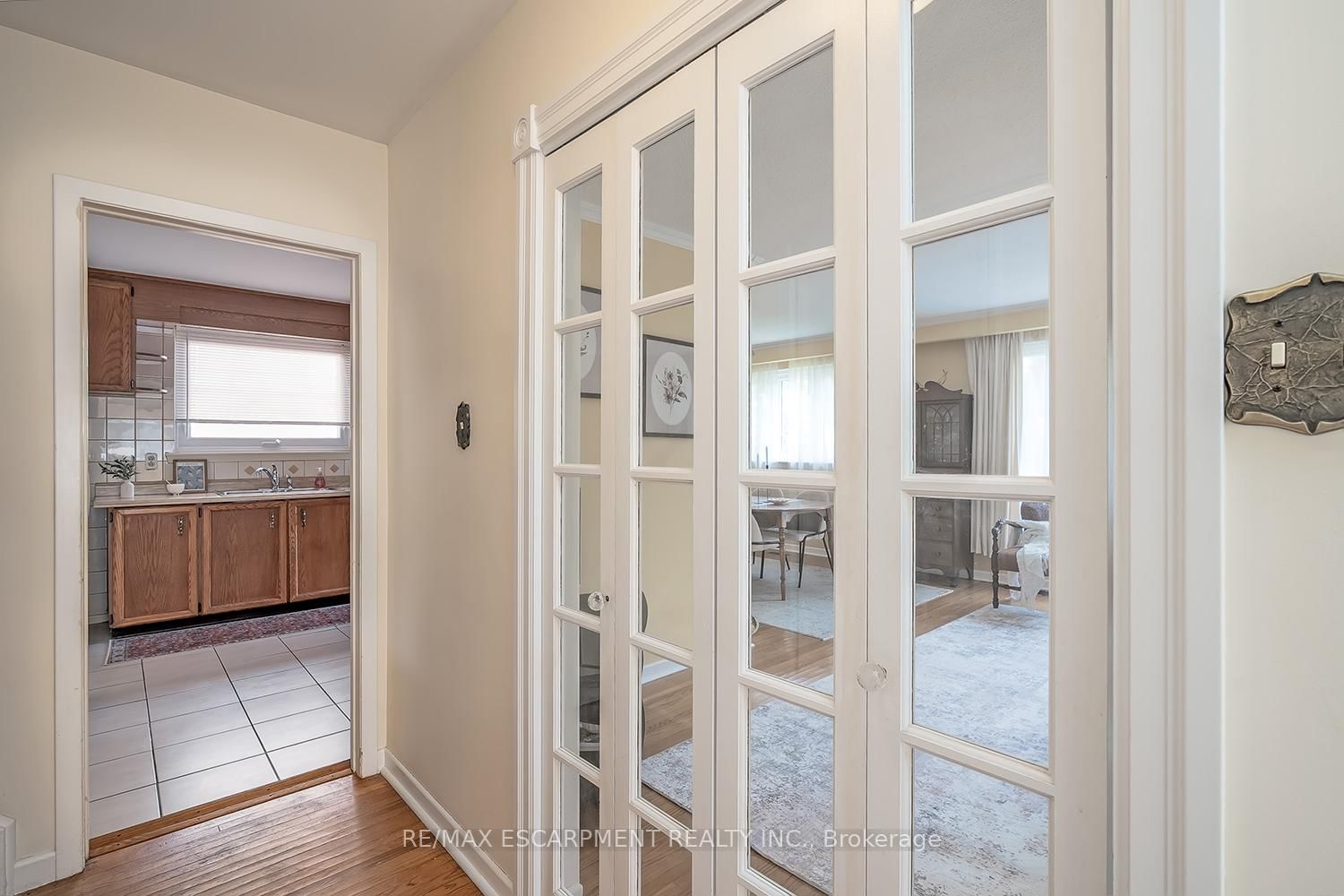 Detached House for sale at 652 Ardleigh Crescent, Burlington, Ontario, L7L 4K8 - Appleby - MLS: W12975286