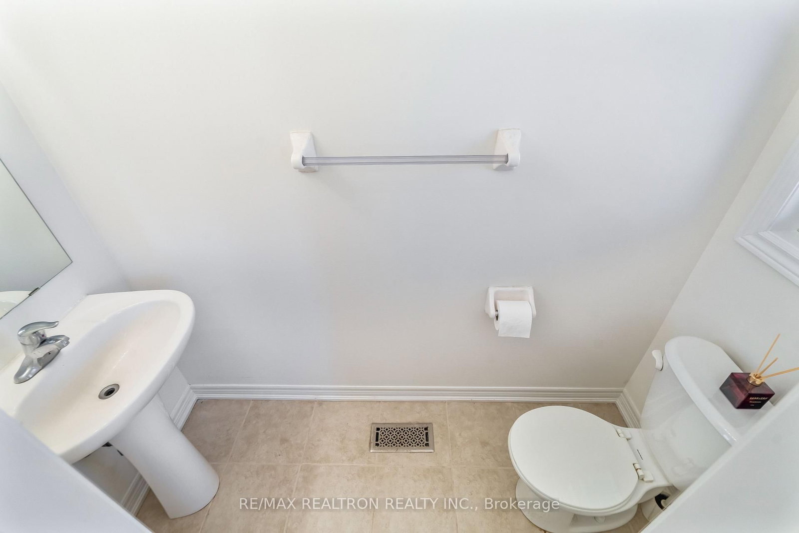 Detached House for sale at 9 CONSTANCE Street, Brampton, Ontario, L6P 3C9 - Bram East - MLS: W12975356