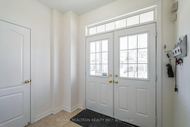 9 CONSTANCE St, Brampton, L6P 3C9 | Image 3