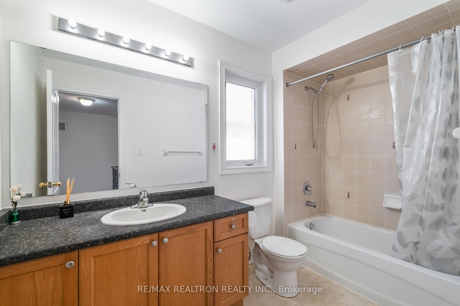 Detached House for sale at 9 CONSTANCE Street, Brampton, Ontario, L6P 3C9 - Bram East - MLS: W12975356