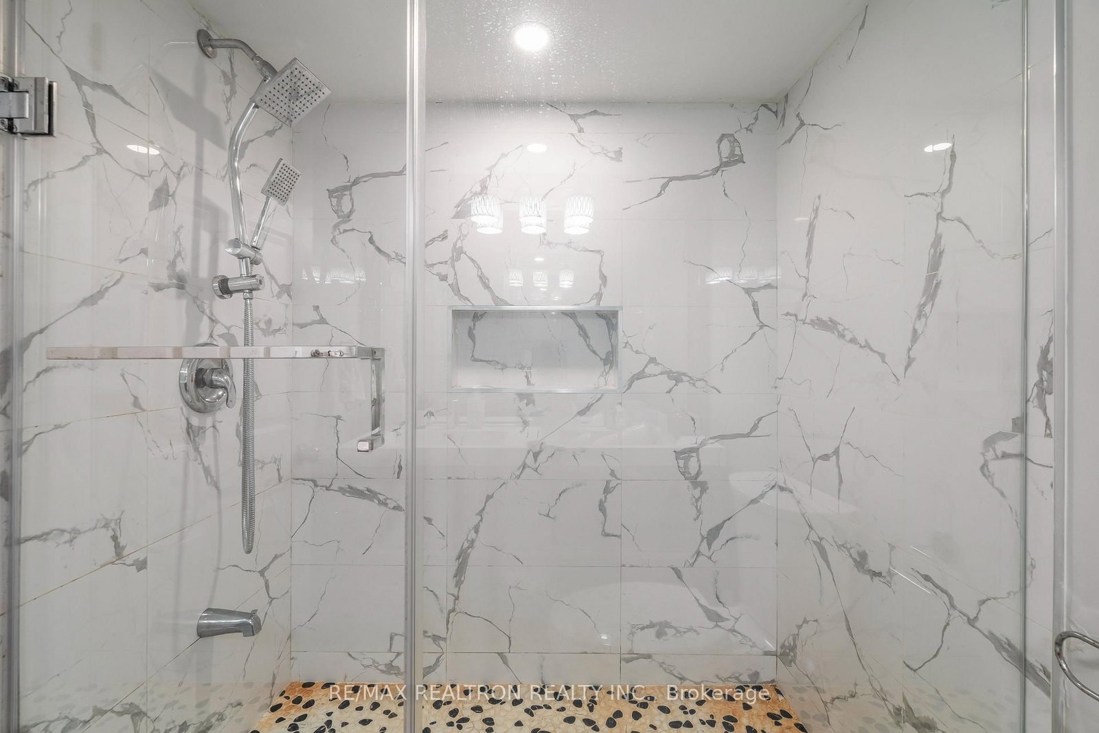 Detached House for sale at 9 CONSTANCE Street, Brampton, Ontario, L6P 3C9 - Bram East - MLS: W12975356