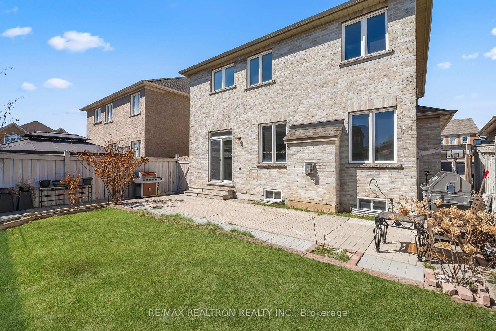 Detached House for sale at 9 CONSTANCE Street, Brampton, Ontario, L6P 3C9 - Bram East - MLS: W12975356