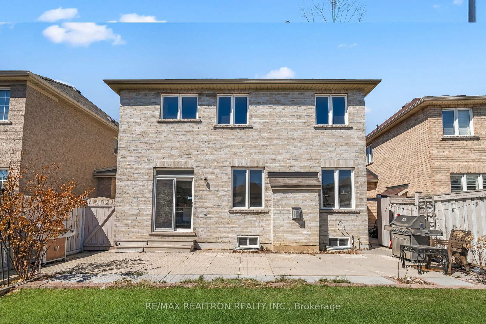 Detached House for sale at 9 CONSTANCE Street, Brampton, Ontario, L6P 3C9 - Bram East - MLS: W12975356