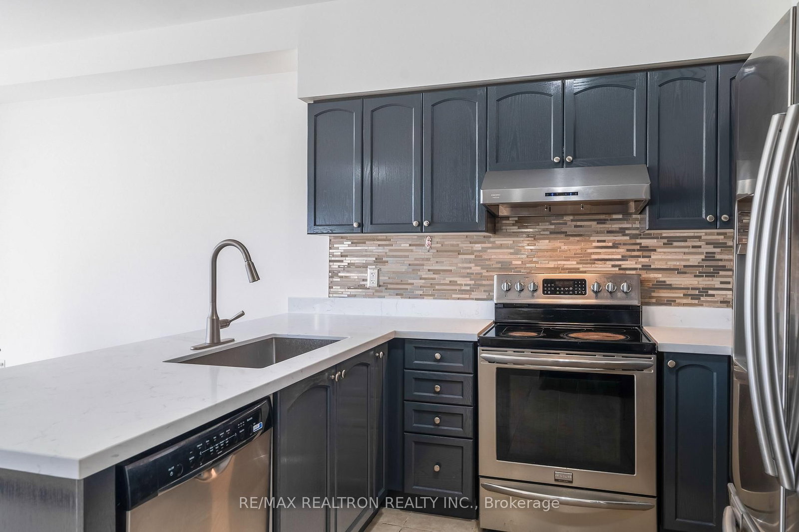 Detached House for sale at 9 CONSTANCE Street, Brampton, Ontario, L6P 3C9 - Bram East - MLS: W12975356