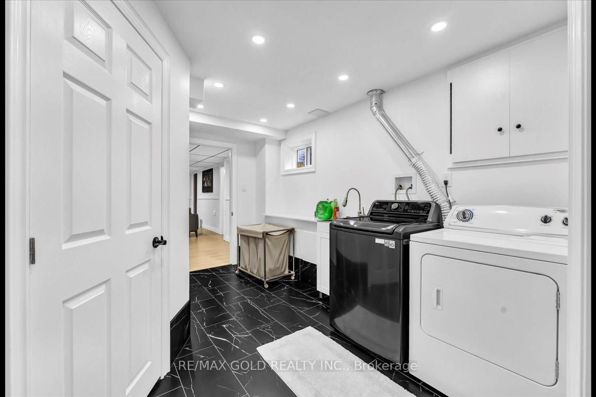 Detached House for sale at 53 Dorchester Drive, Brampton, Ontario, L6T 3E2 - Southgate - MLS: W12975374