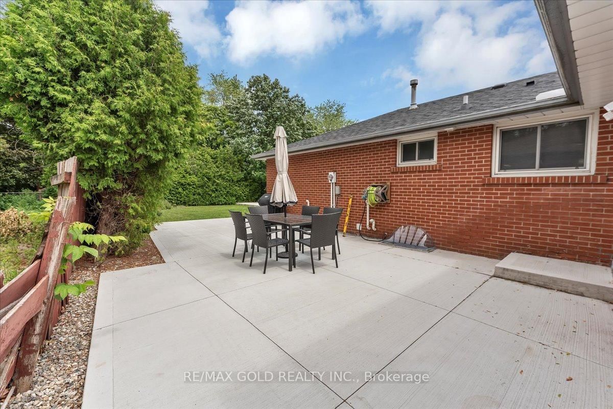 Detached House for sale at 53 Dorchester Drive, Brampton, Ontario, L6T 3E2 - Southgate - MLS: W12975374