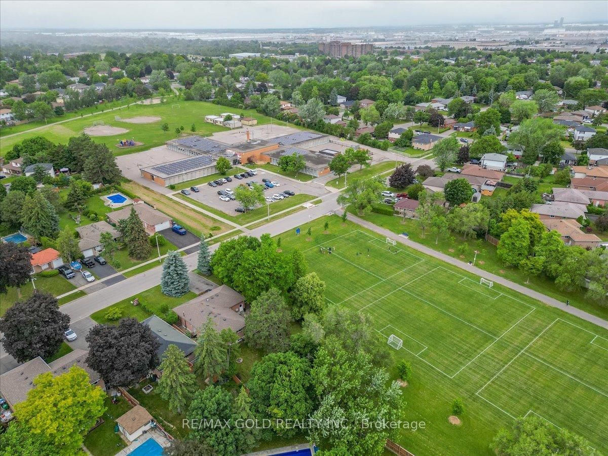 Detached House for sale at 53 Dorchester Drive, Brampton, Ontario, L6T 3E2 - Southgate - MLS: W12975374