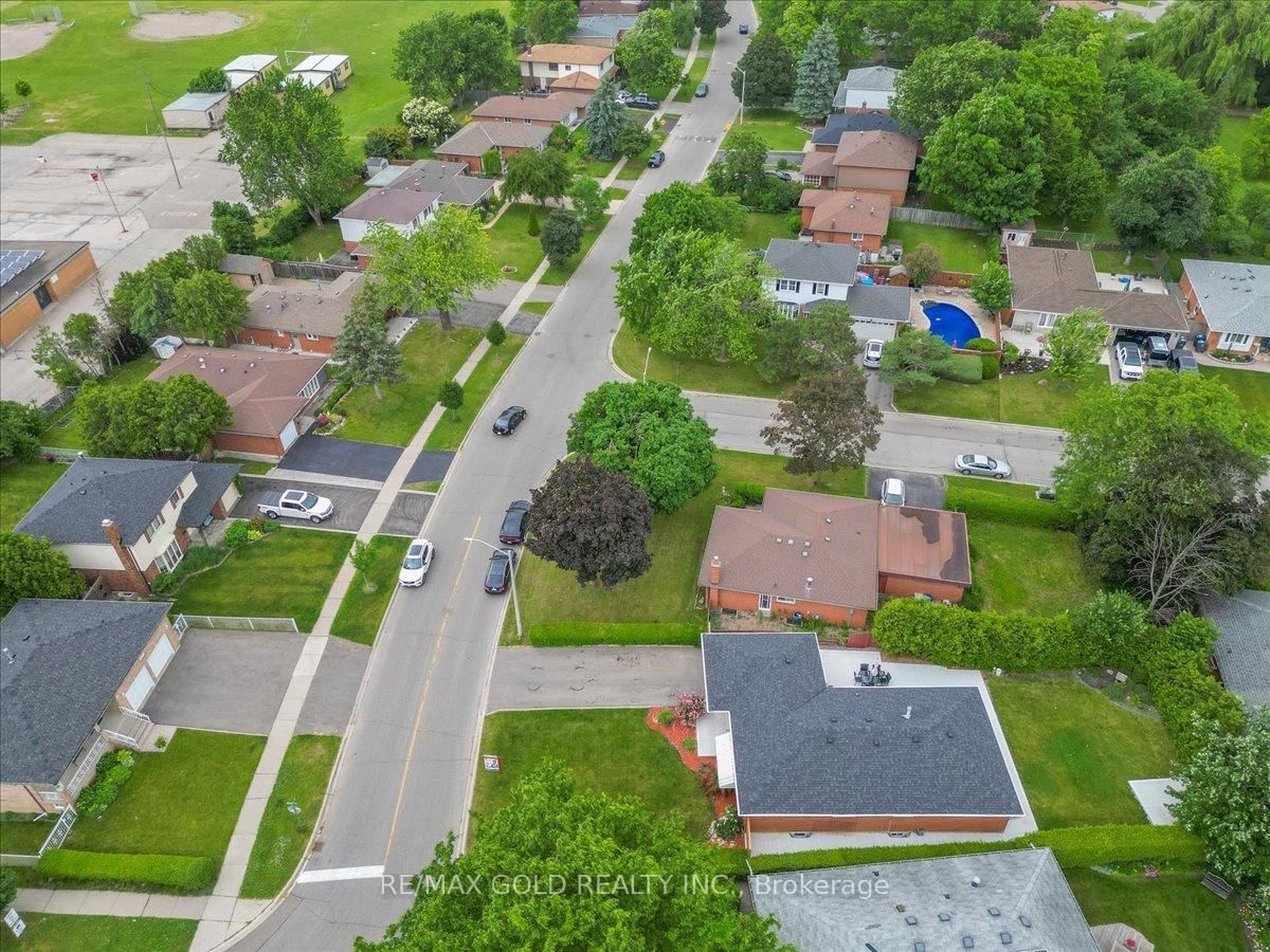 Detached House for sale at 53 Dorchester Drive, Brampton, Ontario, L6T 3E2 - Southgate - MLS: W12975374