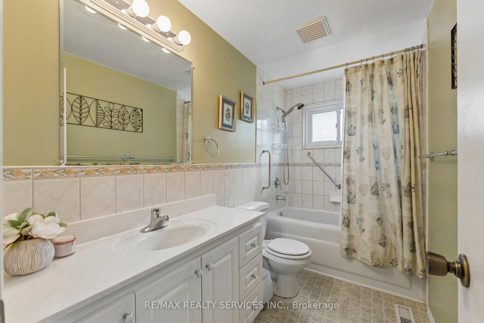 Detached House for sale at 21 Willis Drive, Brampton, Ontario, L6W 1A8 - Brampton East - MLS: W12975496