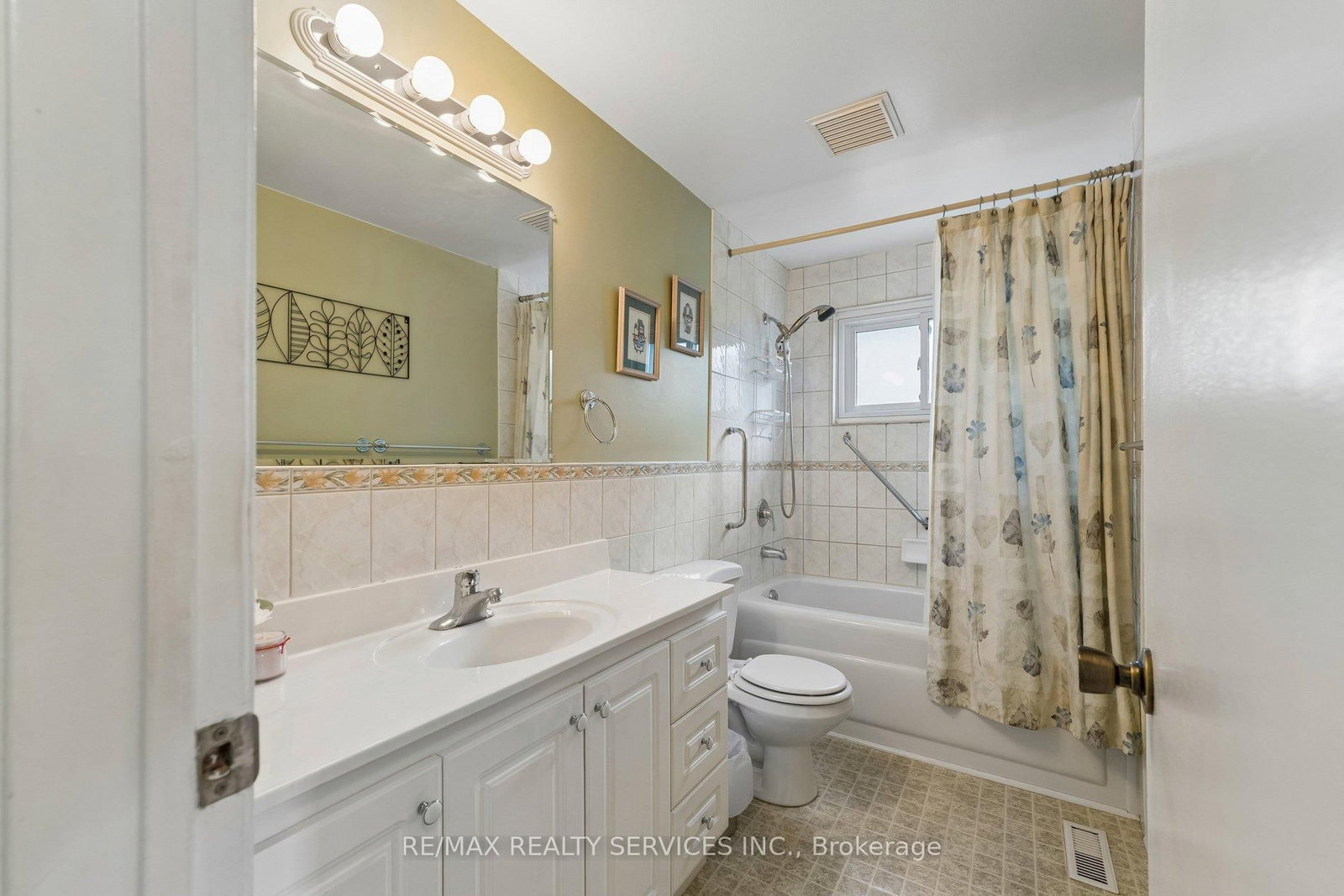 Detached House for sale at 21 Willis Drive, Brampton, Ontario, L6W 1A8 - Brampton East - MLS: W12975496