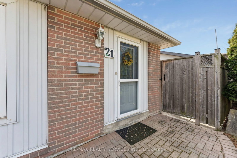 21 Willis Dr, Brampton, L6W 1A8 | Image 3
