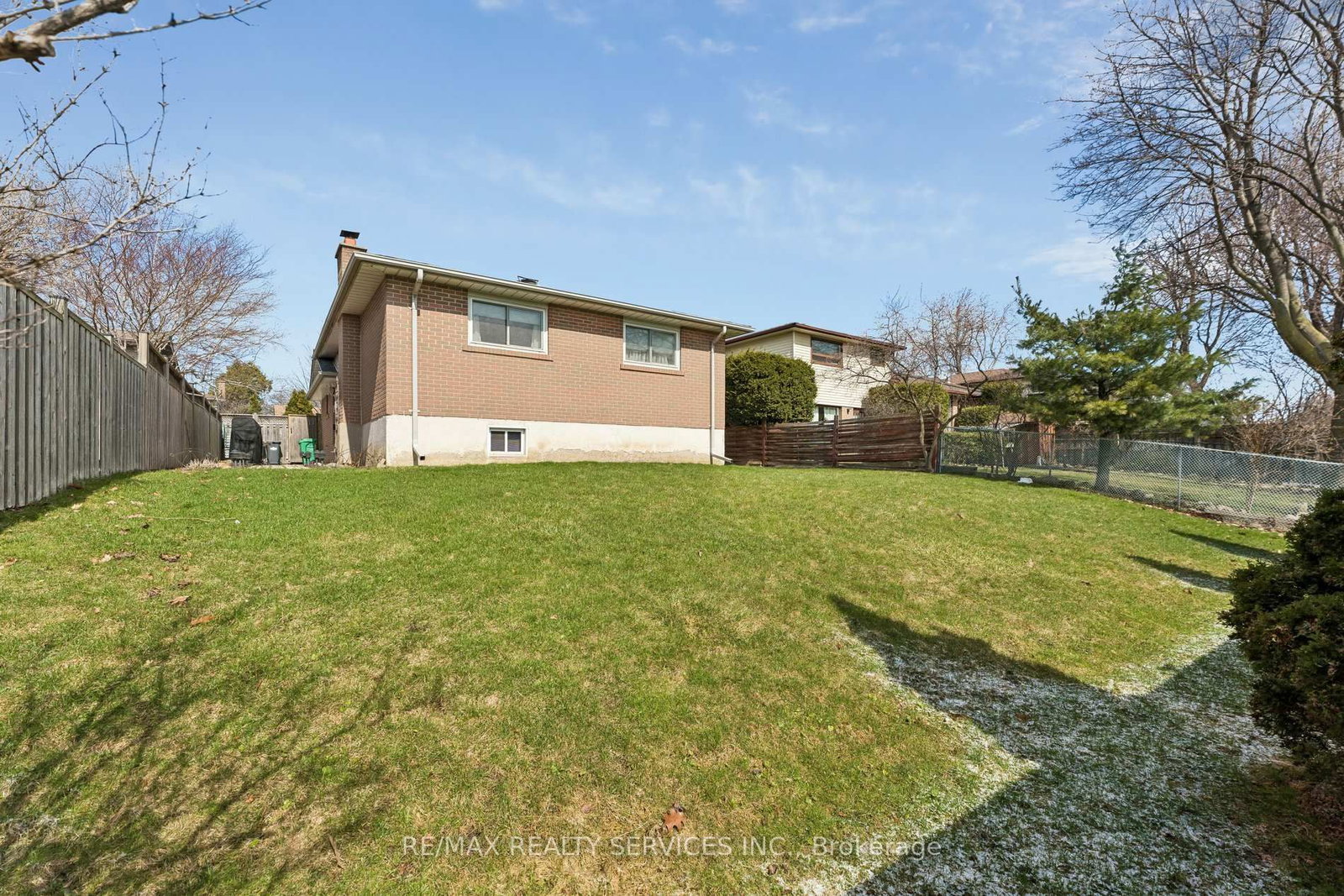 Detached House for sale at 21 Willis Drive, Brampton, Ontario, L6W 1A8 - Brampton East - MLS: W12975496