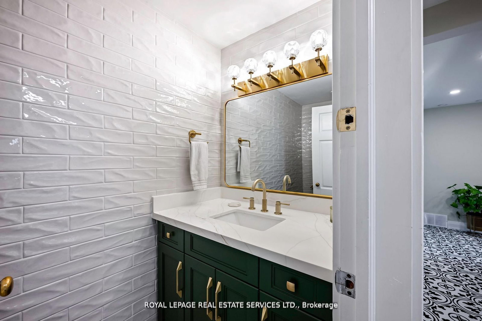 Detached House for sale at 5 Pine Ridge Lane, Brampton, Ontario, L6W 1G6 - Brampton East - MLS: W12975524