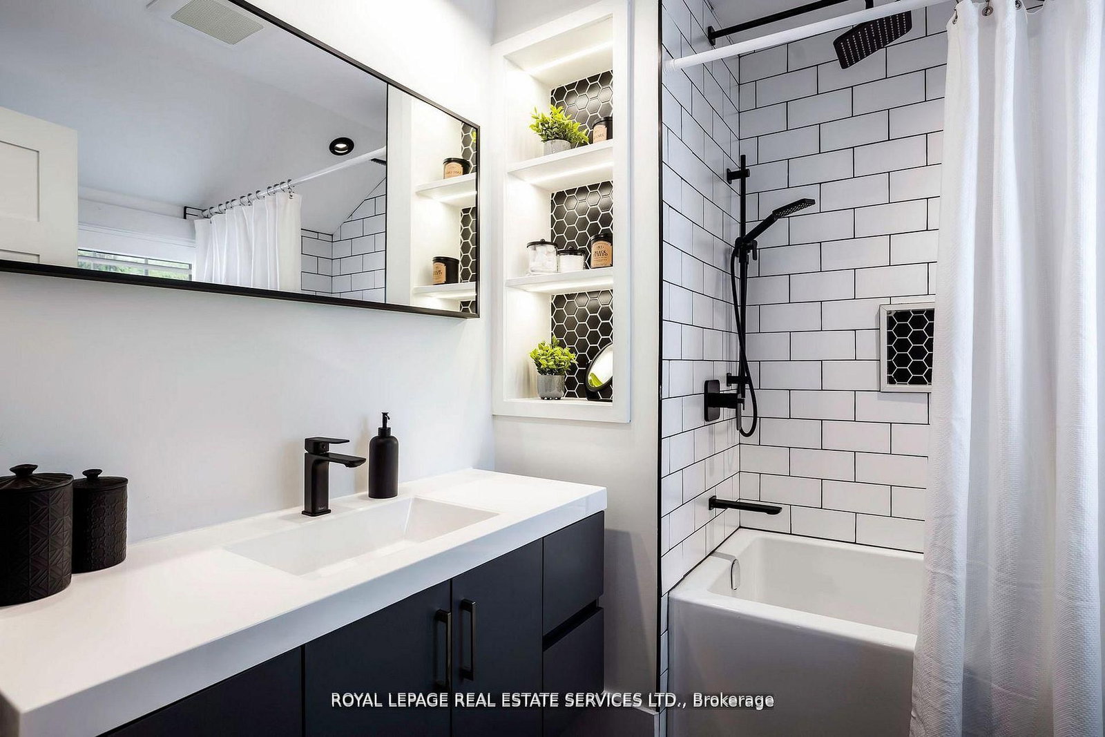 Detached House for sale at 5 Pine Ridge Lane, Brampton, Ontario, L6W 1G6 - Brampton East - MLS: W12975524