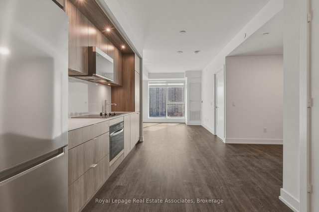 1010 - 25 Cordova Avenue