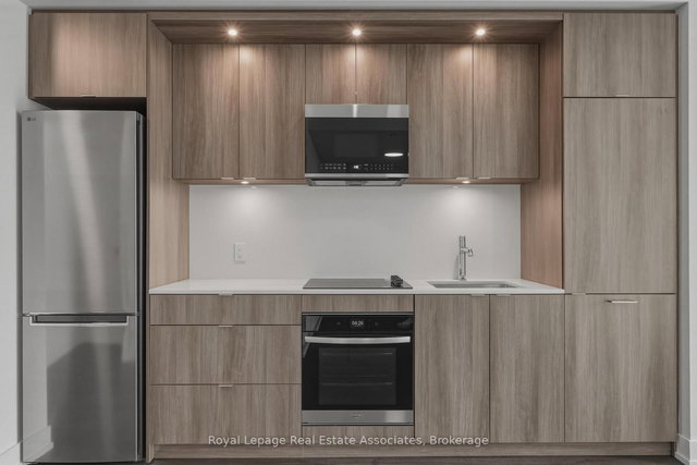 1010 - 25 Cordova Avenue