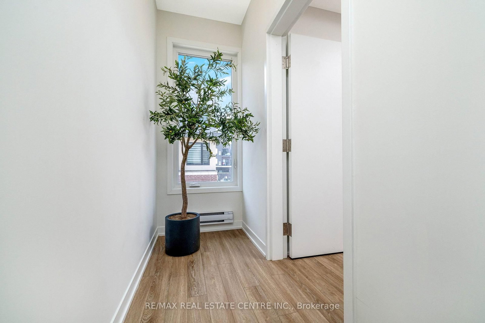 3409 Ridgeway Drive, Unit 18 - Photo 4