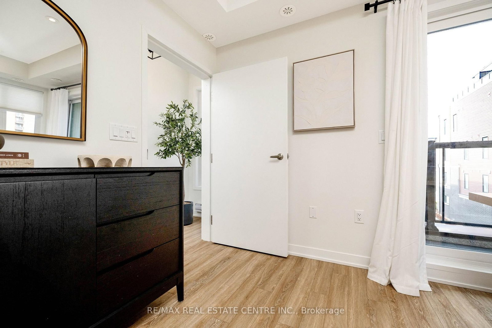 3409 Ridgeway Drive, Unit 18 - Photo 5