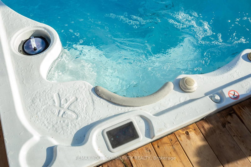 338 Woodale Ave, Oakville, M9R 2R6 | Image 3