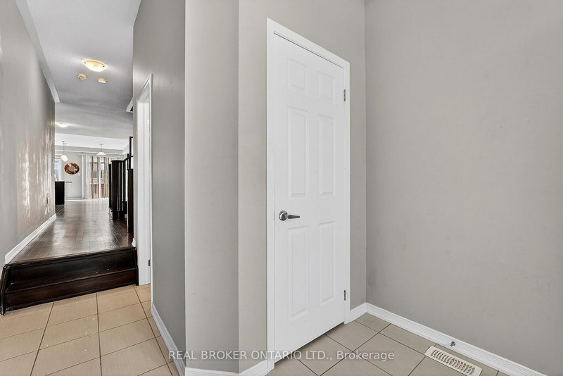 82 Upper Canada Crt, Halton Hills, L7G 0L2 | Image 3