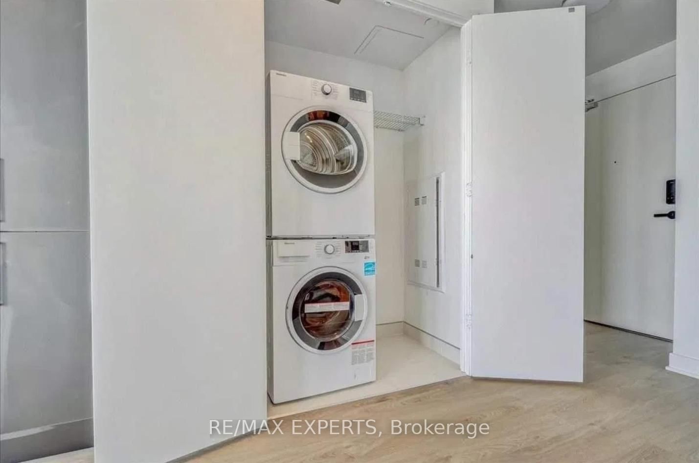 3900 Confederation Parkway • #2710 • Mississauga, ON photo 4