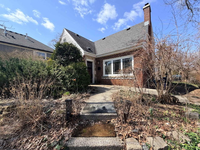 2093 Victoria Avenue