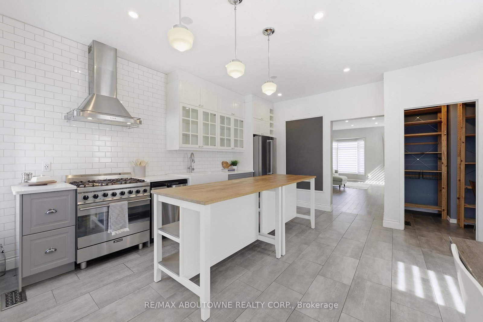 Detached House for sale at 2665 Castle Hill Crescent, Oakville, Ontario, L6H 6J1 - River Oaks - MLS: W12976132