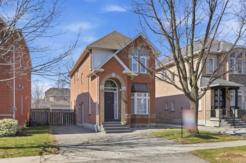 2665 Castle Hill Cres, Oakville, L6H 6J1 | Image 2