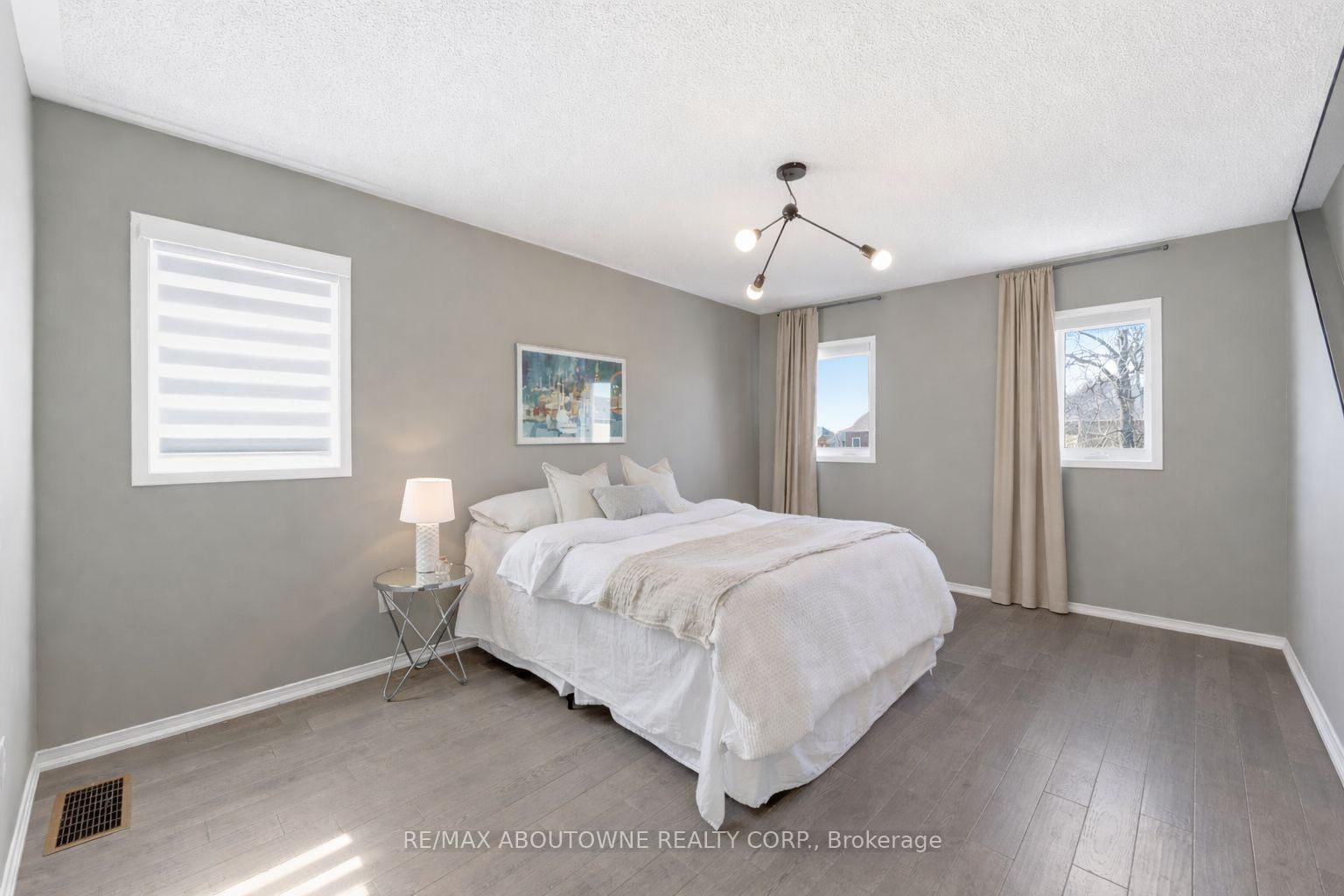 Detached House for sale at 2665 Castle Hill Crescent, Oakville, Ontario, L6H 6J1 - River Oaks - MLS: W12976132