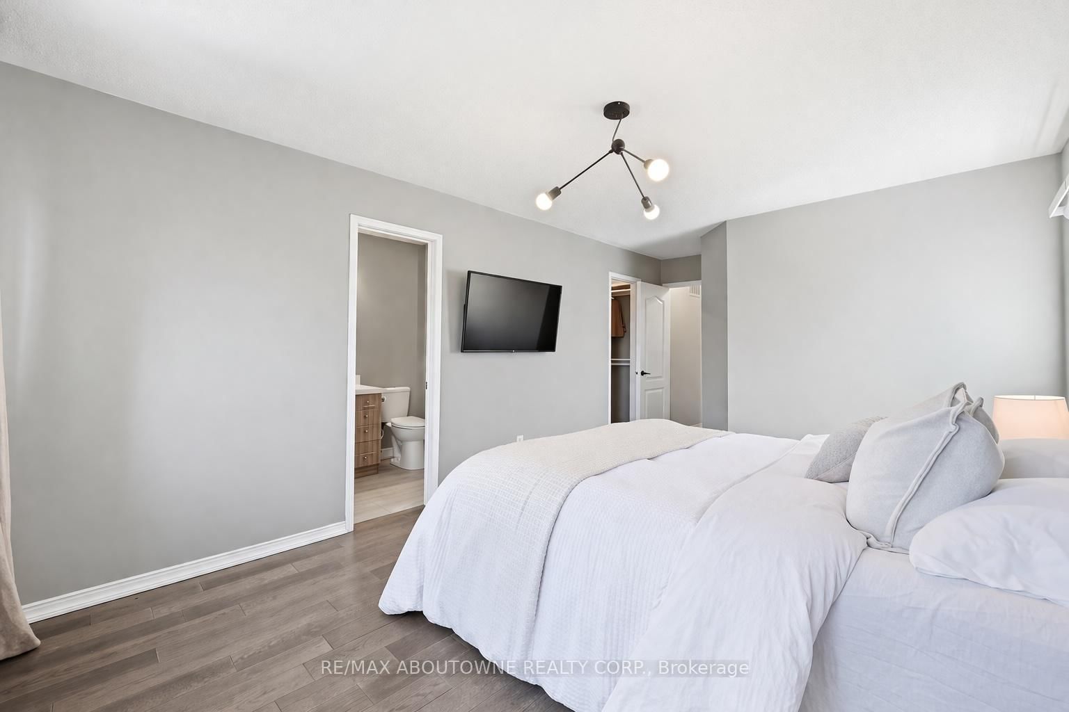 Detached House for sale at 2665 Castle Hill Crescent, Oakville, Ontario, L6H 6J1 - River Oaks - MLS: W12976132