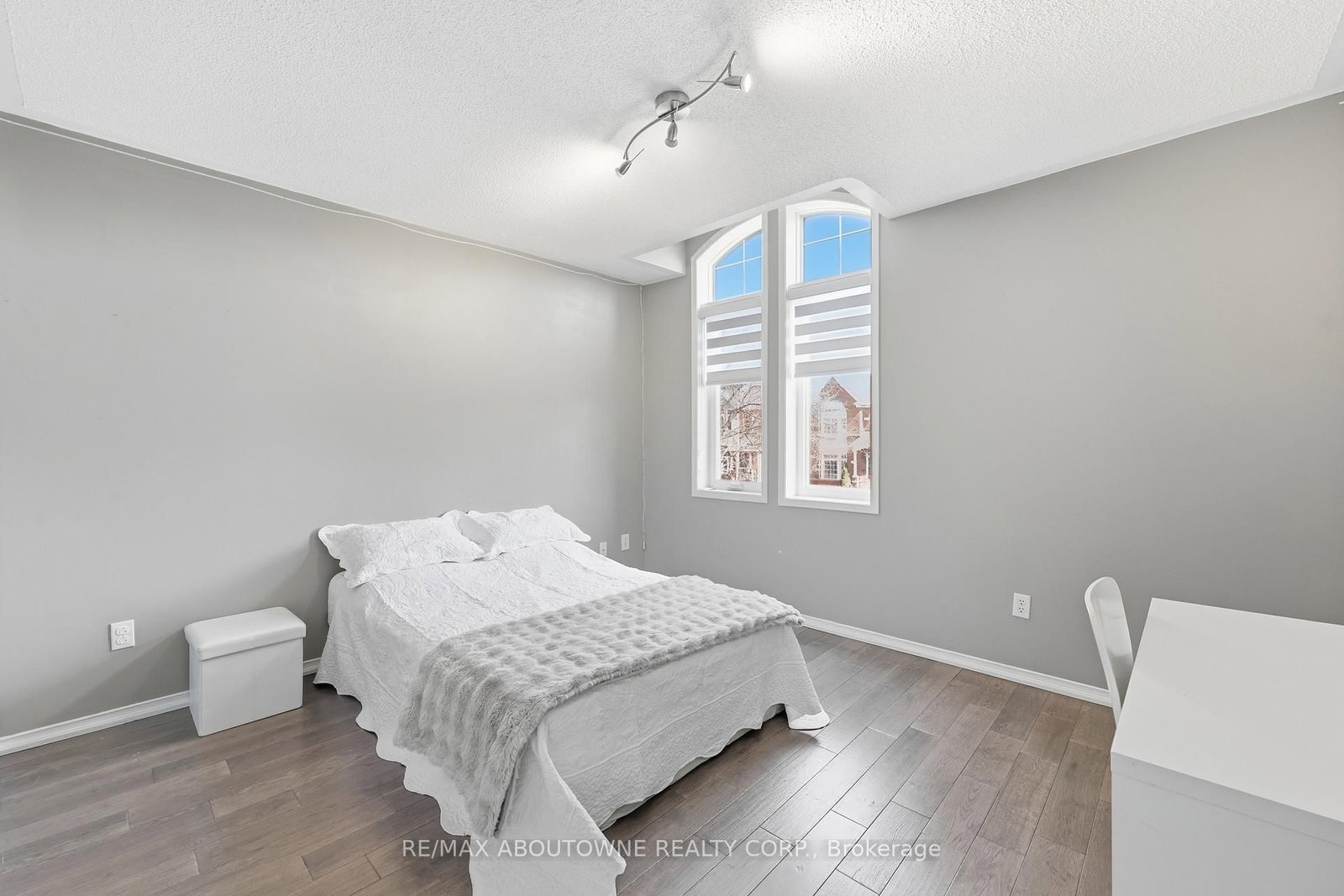 Detached House for sale at 2665 Castle Hill Crescent, Oakville, Ontario, L6H 6J1 - River Oaks - MLS: W12976132