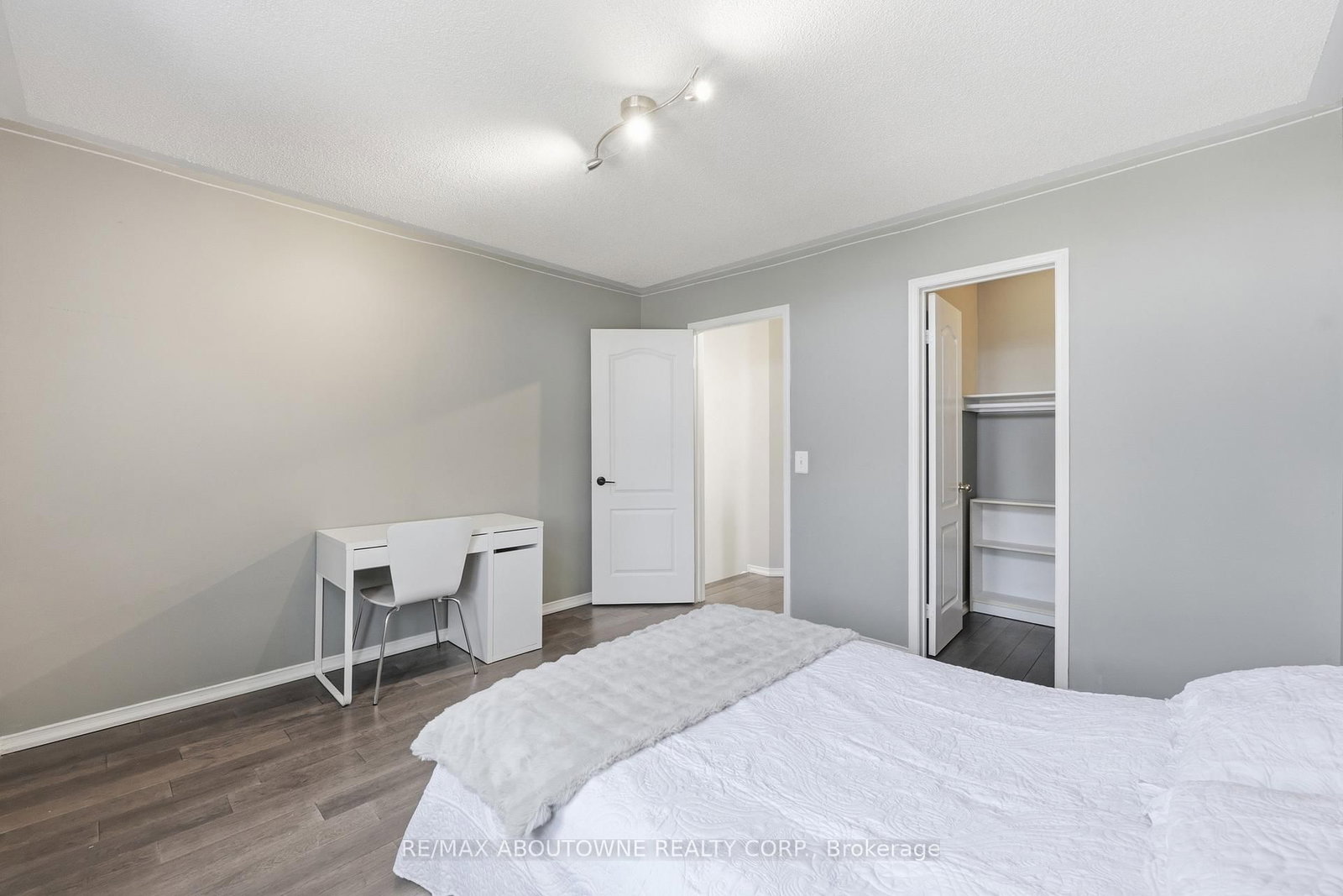 Detached House for sale at 2665 Castle Hill Crescent, Oakville, Ontario, L6H 6J1 - River Oaks - MLS: W12976132