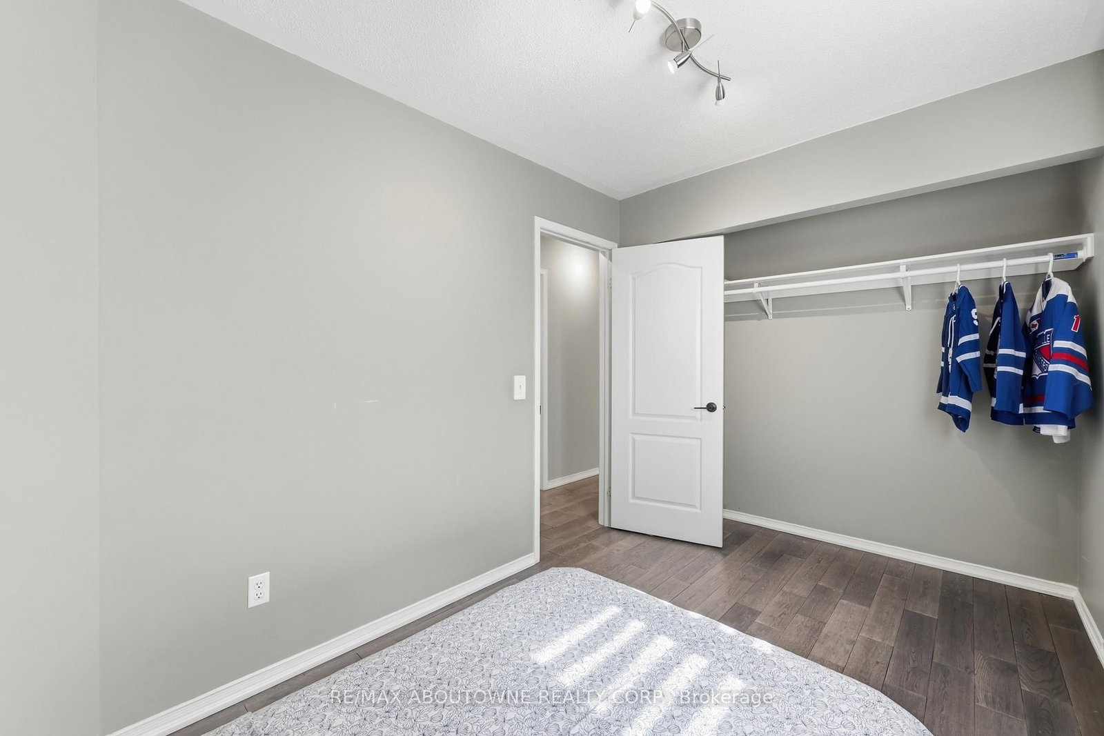 Detached House for sale at 2665 Castle Hill Crescent, Oakville, Ontario, L6H 6J1 - River Oaks - MLS: W12976132