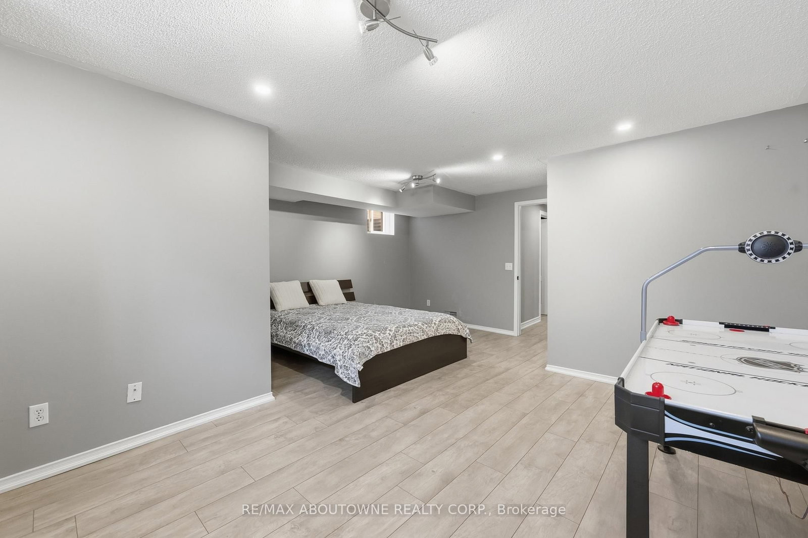 Detached House for sale at 2665 Castle Hill Crescent, Oakville, Ontario, L6H 6J1 - River Oaks - MLS: W12976132