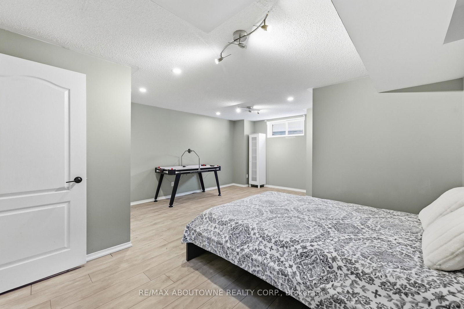 Detached House for sale at 2665 Castle Hill Crescent, Oakville, Ontario, L6H 6J1 - River Oaks - MLS: W12976132