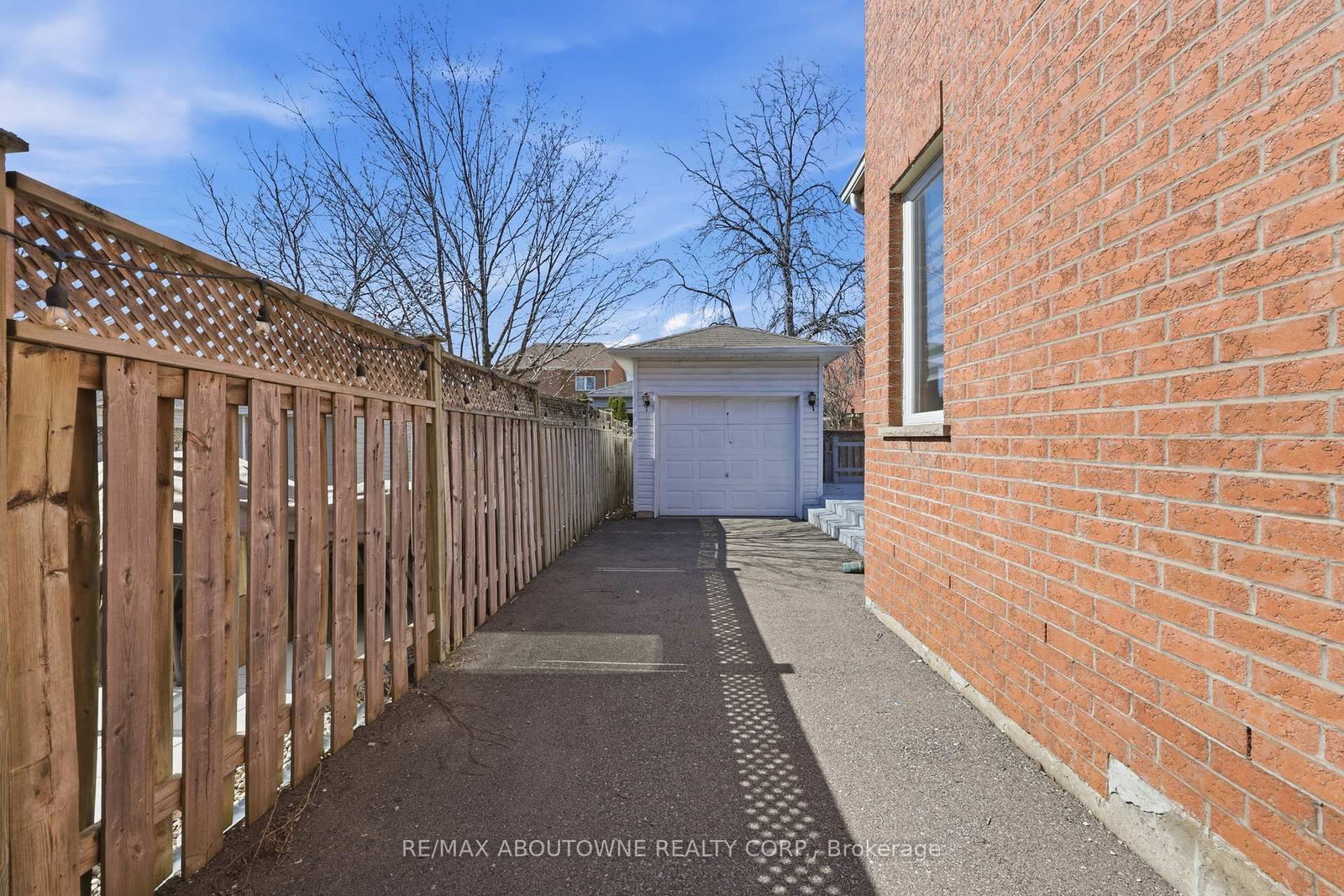 Detached House for sale at 2665 Castle Hill Crescent, Oakville, Ontario, L6H 6J1 - River Oaks - MLS: W12976132