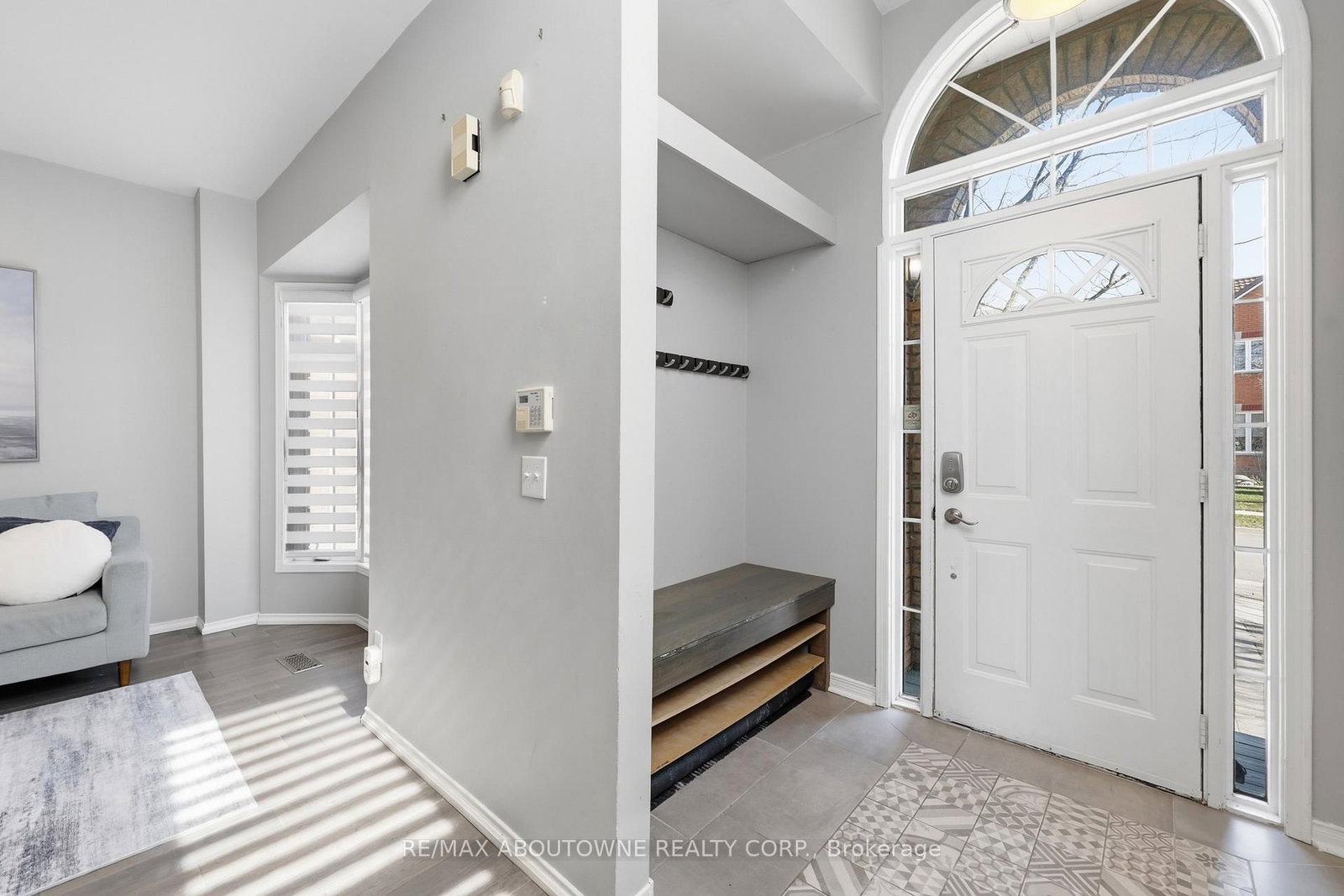 Detached House for sale at 2665 Castle Hill Crescent, Oakville, Ontario, L6H 6J1 - River Oaks - MLS: W12976132