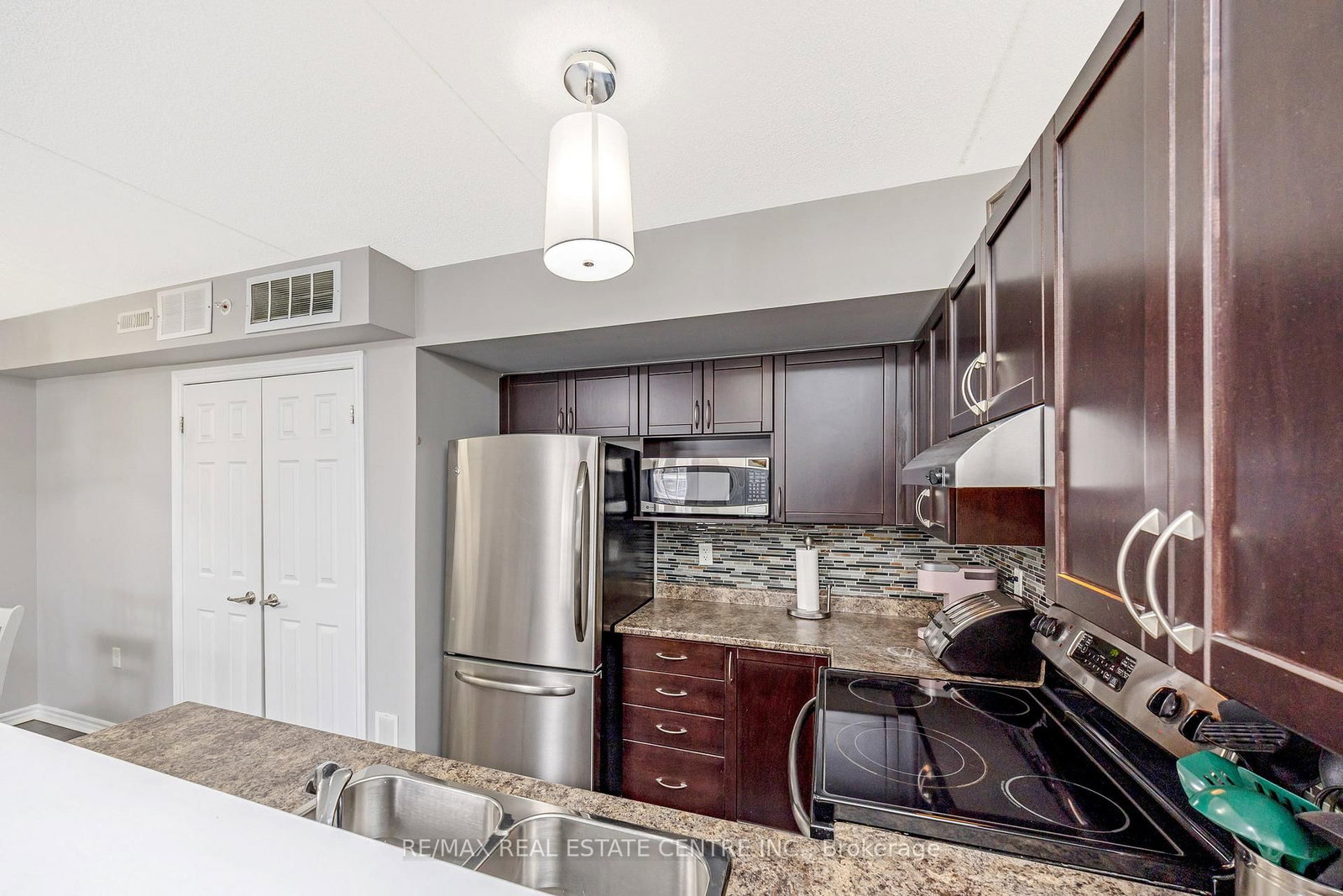 Condo for sale at 304-1360 Main Street, Milton, Ontario, L9T 7S5 - Dempsey - MLS: W12976160