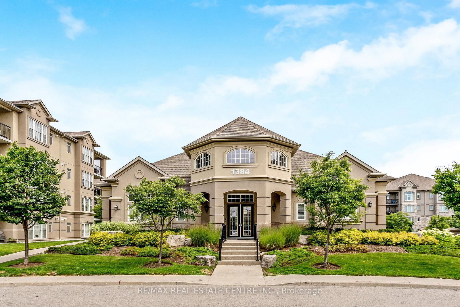 Condo for sale at 304-1360 Main Street, Milton, Ontario, L9T 7S5 - Dempsey - MLS: W12976160