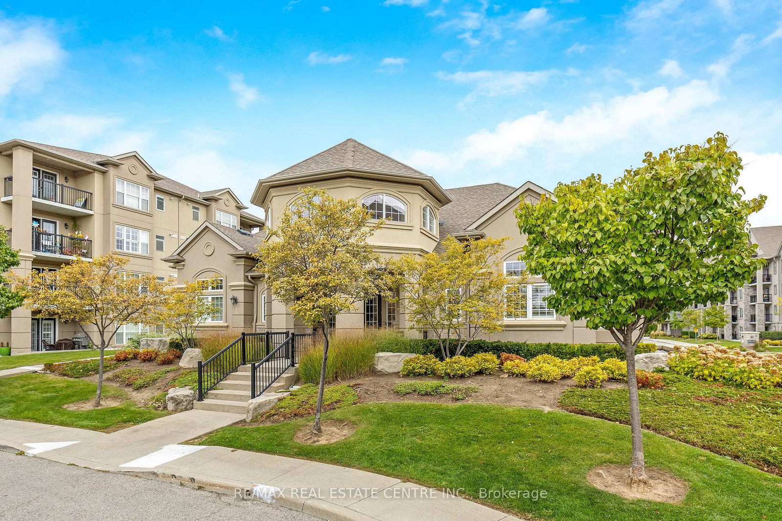 Condo for sale at 304-1360 Main Street, Milton, Ontario, L9T 7S5 - Dempsey - MLS: W12976160