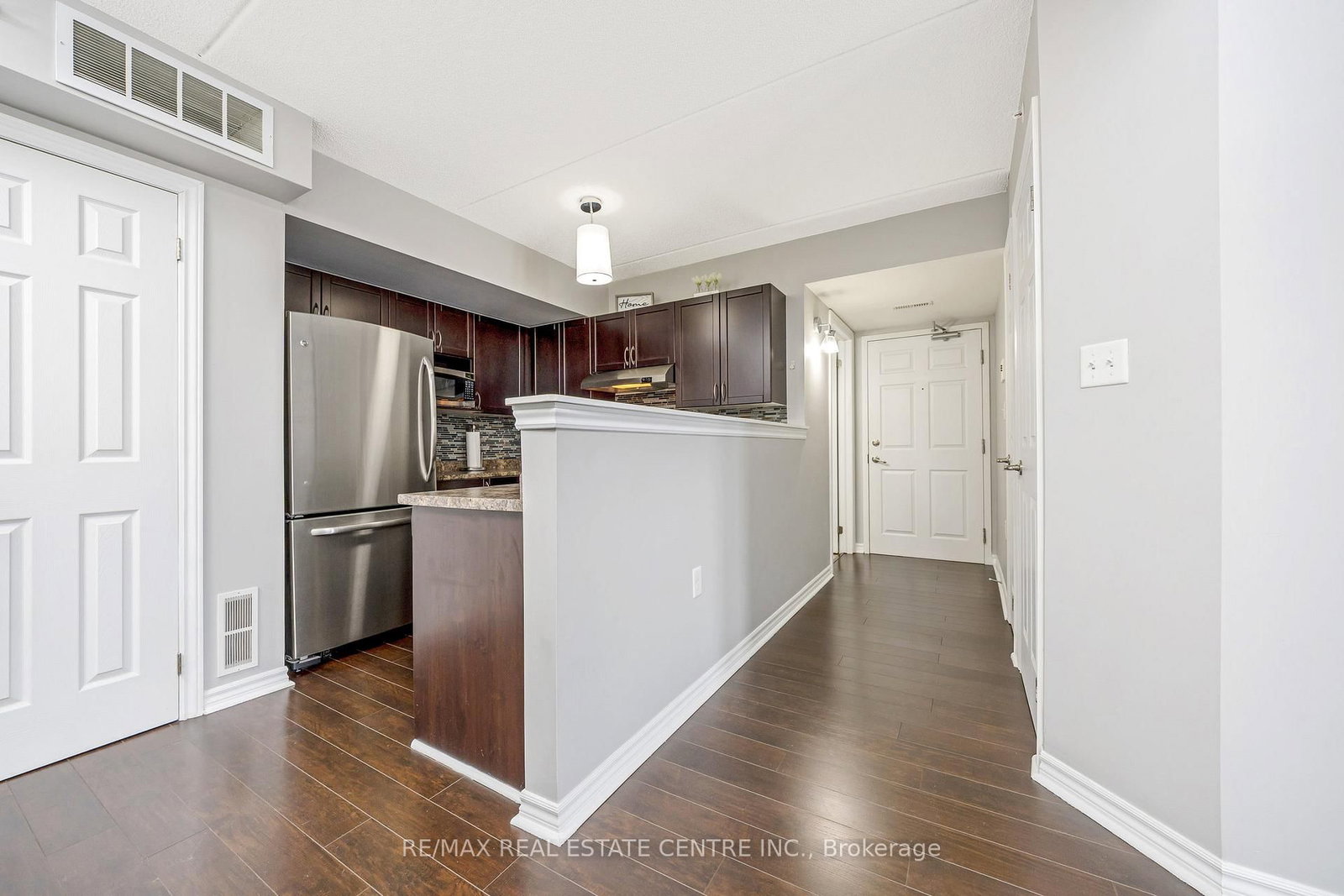 Condo for sale at 304-1360 Main Street, Milton, Ontario, L9T 7S5 - Dempsey - MLS: W12976160