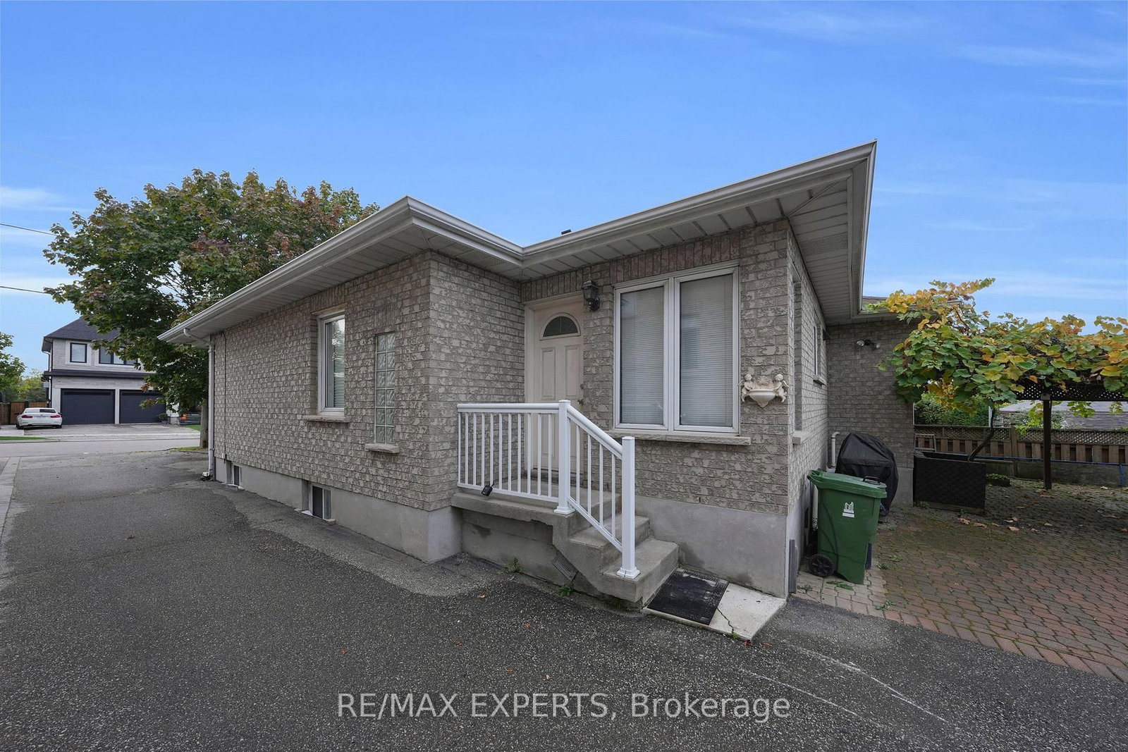 Detached House for sale at 26 Grovedale Avenue, Toronto, Ontario, M6L 1Y6 - Maple Leaf - MLS: W12976170