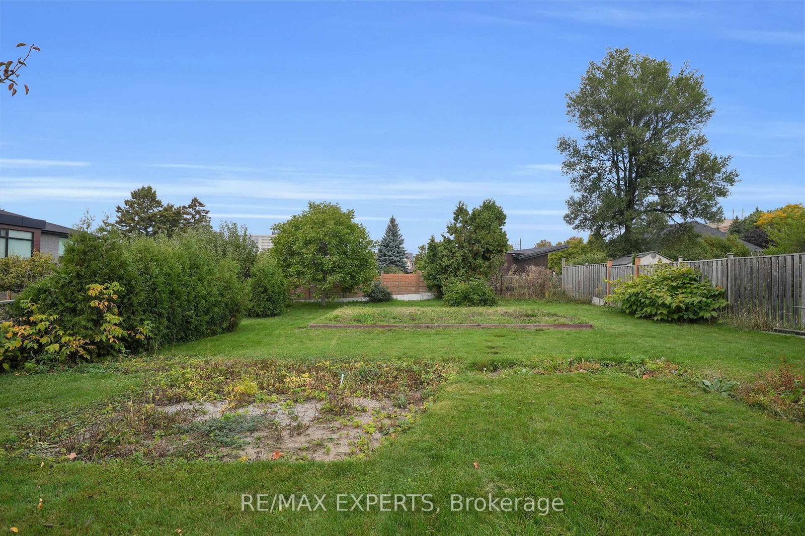 Detached House for sale at 26 Grovedale Avenue, Toronto, Ontario, M6L 1Y6 - Maple Leaf - MLS: W12976170