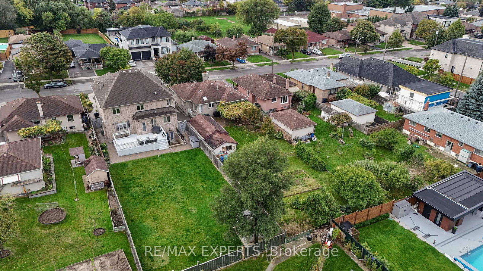 Detached House for sale at 26 Grovedale Avenue, Toronto, Ontario, M6L 1Y6 - Maple Leaf - MLS: W12976170