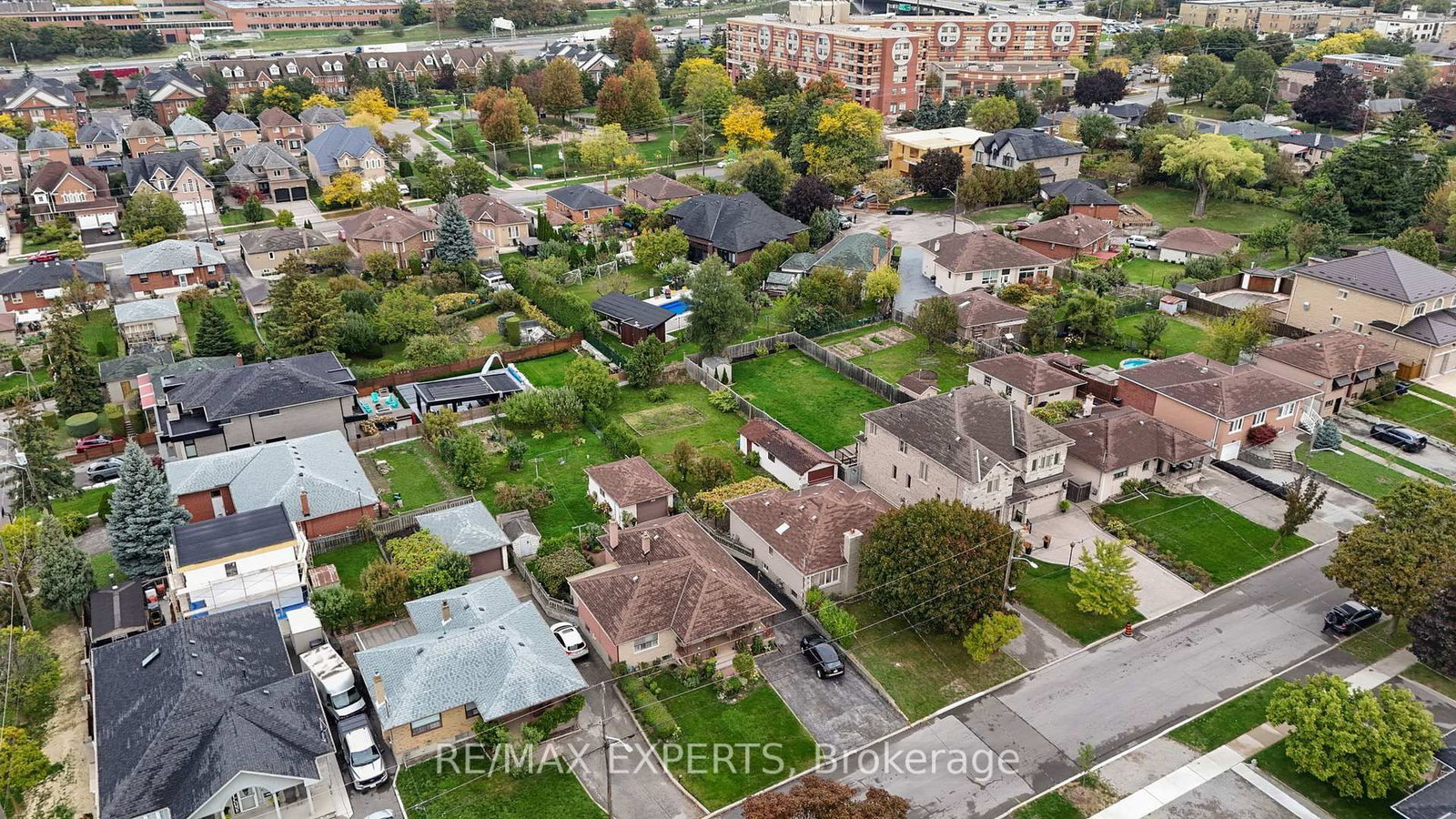 Detached House for sale at 26 Grovedale Avenue, Toronto, Ontario, M6L 1Y6 - Maple Leaf - MLS: W12976170